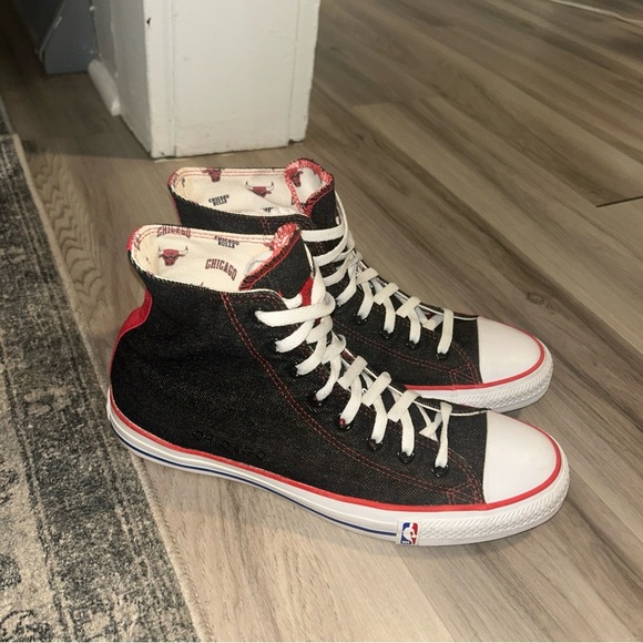 chicago bulls Black and Red High-Top converse Sneakers - Picture 2 of 8